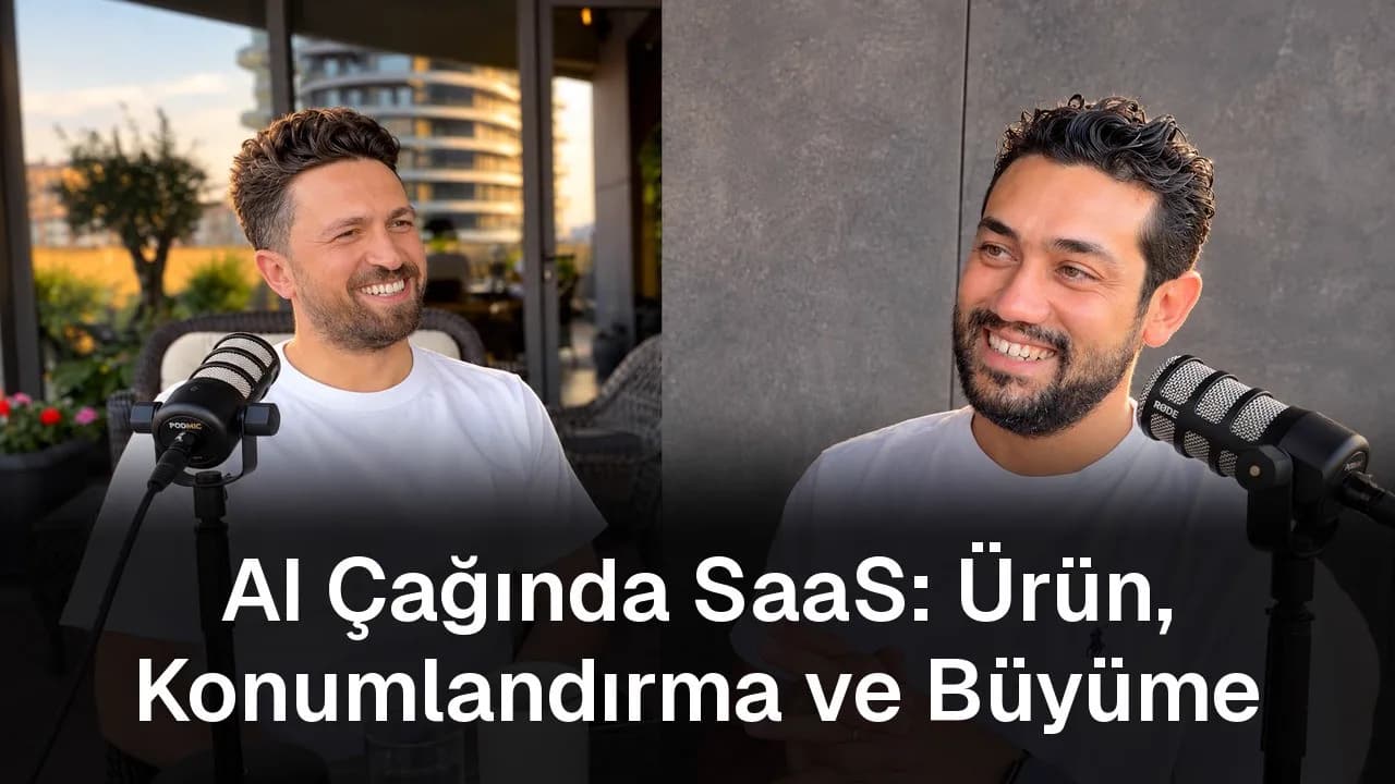 Emre Elbeyoglu ve Evren Bayraktar podcast mikrofonlarında gülümsüyor, altta AI Çağında SaaS başlığı